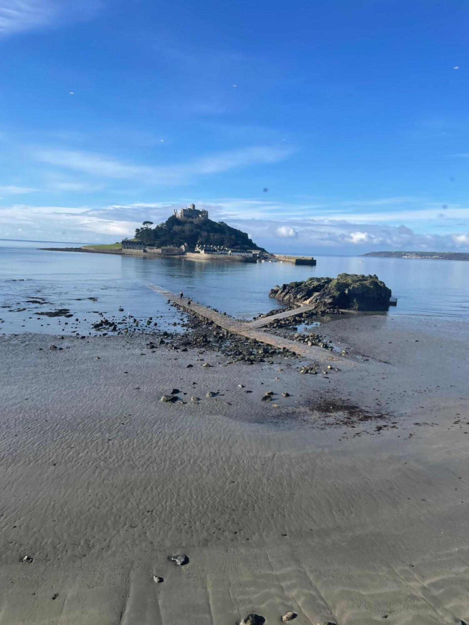1-Bed Luxury Seafront Cabin In Heart Of Newlyn, Mousehole Exteriör bild